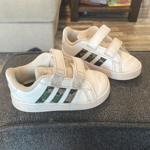Adidas toddler size 6 sneakers